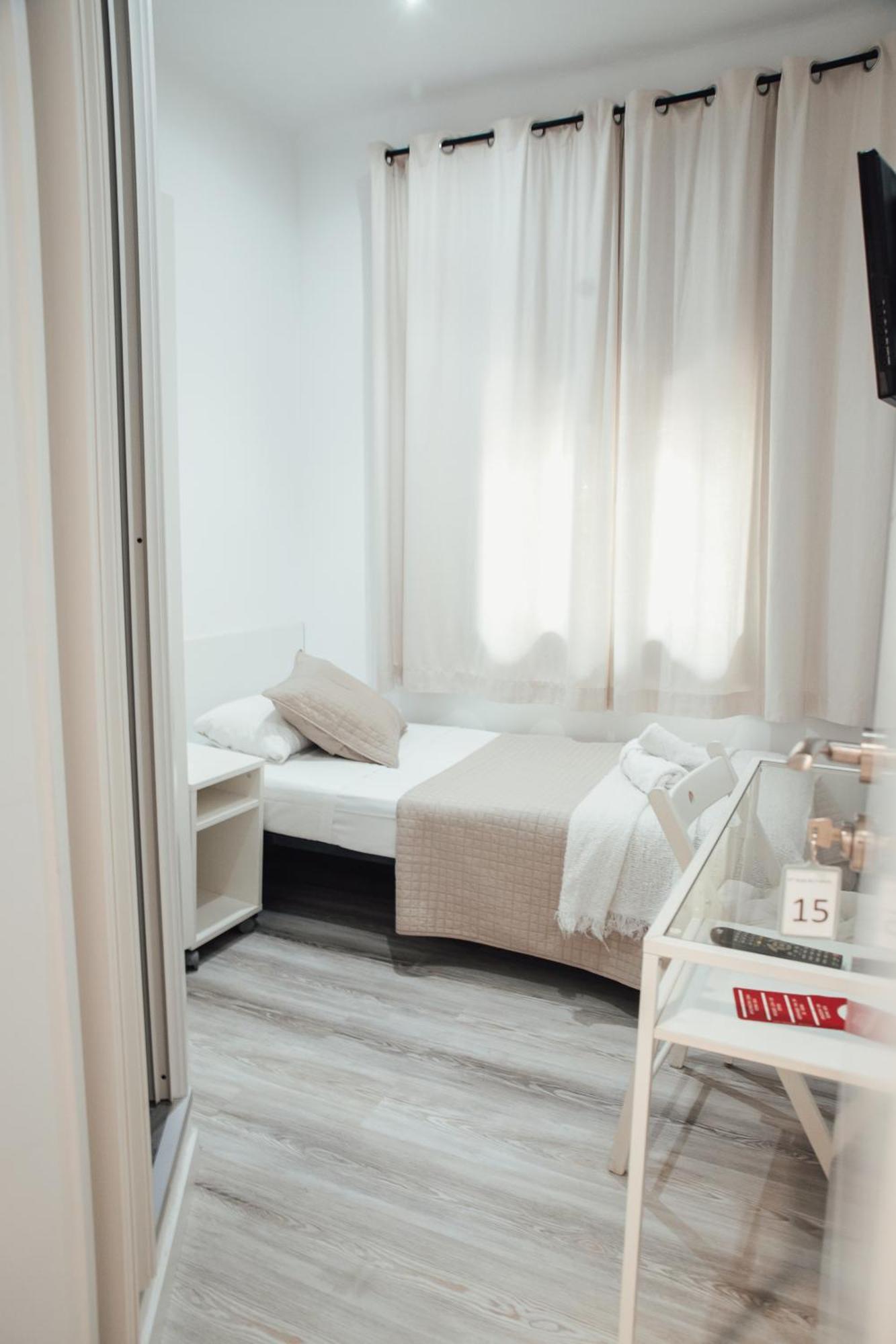 ברצלונה Hostal Ruta De Francia מראה חיצוני תמונה